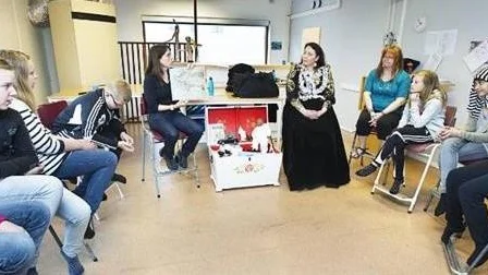 Stina Flink och Katja Blomérus gästar klass 5A i Örbyhus skola.