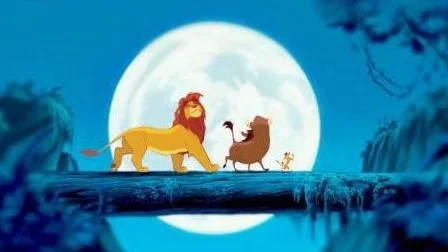 Simba, Pumbaa och Timon på äventyr i Lejonkungen 3D.