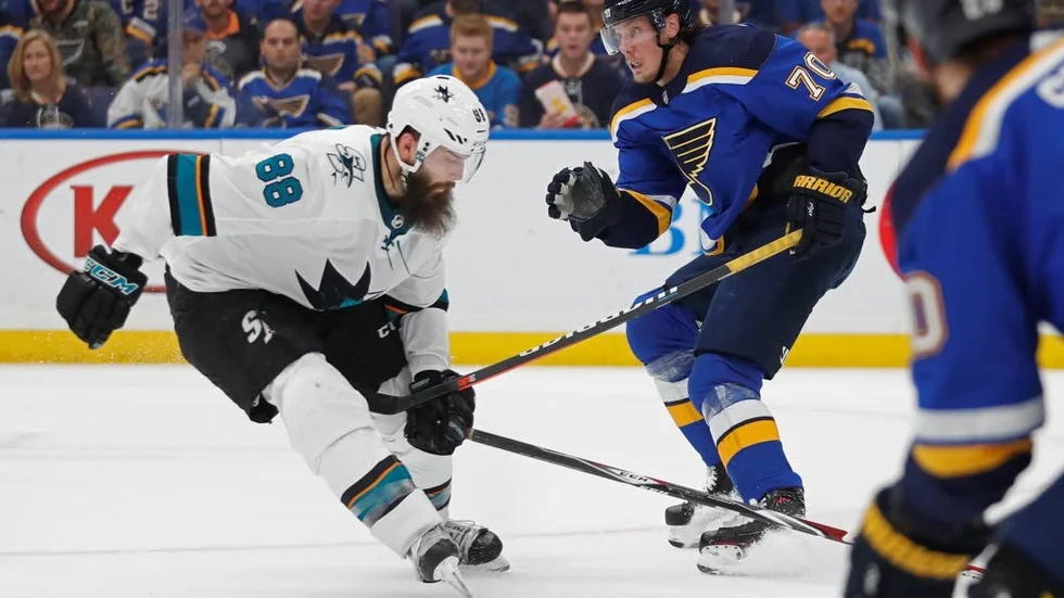 Brent Burns och Oskar Sundqvist.