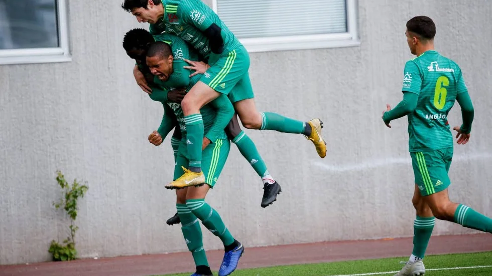 Äntligen fick Bodens BK segerjubla efter en match i ettan. Borta mot Carlstad gjorde Raymond Mendy matchens enda mål.
