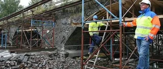 Gammal stenvalvsbro förstärks