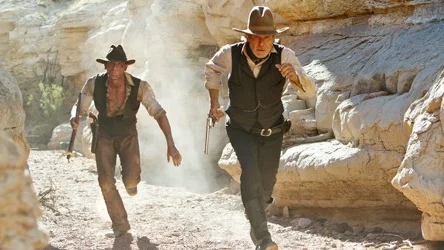 Daniel Craig och Harrison Ford ger välbehövlig tyngd åt Cowboys and aliens, som urartar i fånighet mot slutet.
