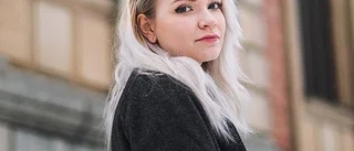 Ung, duktig sångerska förgyller lunchmusik