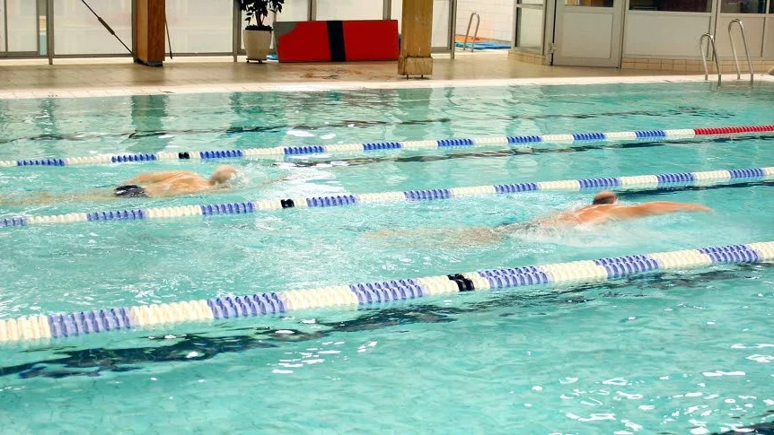 Ny simhall. För att hitta de smartaste och kostnadseffektivaste lösningarna drar vi fördel av att många kommuner nu bygger simhallar, skriver Hans Olsson (S) och Ingvar Magnusson (NE).