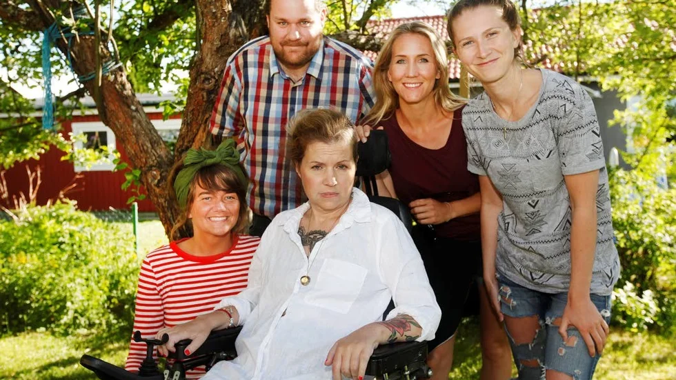 Betydelsefulla. Malins vänner Sofia Ekehult och Mattias Gustafsson arrangerar Gå mot ALS för tredje gången. Assistenterna Sofie Karlsson och Isabell Englund är Malins stöttepelare i vardagen.