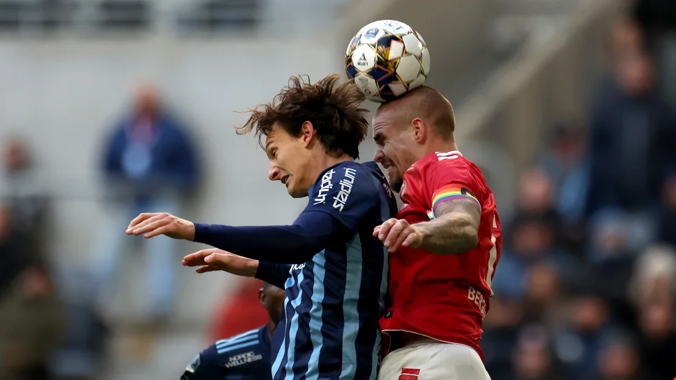 Kalmar FF och Djurgården blir första par ut när kvartsfinalerna i Svenska cupen ska avgöras kommande helg. Här från klubbarnas allsvenska möte i oktober i fjol. Arkivbild.