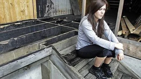 Linda Nordling har svårt att starta upp sin livsmedelsbutik i Järlåsa på grund av ständigt återkommande  skadegörelse.
