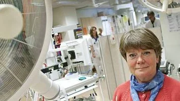 Birigitta Eklbom bestämde  sig för att ta reda på hur anhöriga reagerar om de får vara med när livsuppehållande åtgärder sätts in eller en patient återupplivats.
