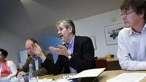 Marlene Burwik (s), Johan Edstav (mp), Börje Wennberg(s) och Sören Bergqvist(v) vid måndagens presskonferens.