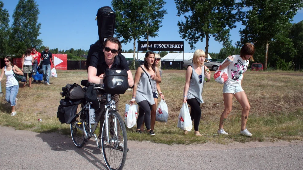 Förra gången. Emil Jensen var på cykelturné även 2007. Här en bild från stoppet på Hultsfredsfestivalen.