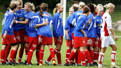 DM-final på Börje IP. Tierp-Danmark,F 16, slutade 5-1.