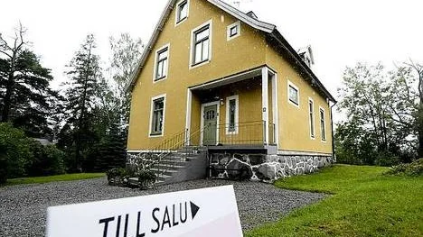 Att köpa ett hus är oftast det största köp man gör under ett liv. Därför är det extra noga att tänka igenom beslutet ordentligt innan.