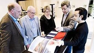 Gunnar Hedberg,Leif Sanner, Eva Sterte, Nikolaos och Stefan Platakidis i samspråk hos Nibo.