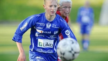 TUNGT. Återigen fick Alvik lämna planen utan trepoängare. Nu har nykomligen spelat tio matcher utan seger. Lena Blomkvist och hennes lagkamrater fick en tung hemresa efter 0-4 mot Vasalund.