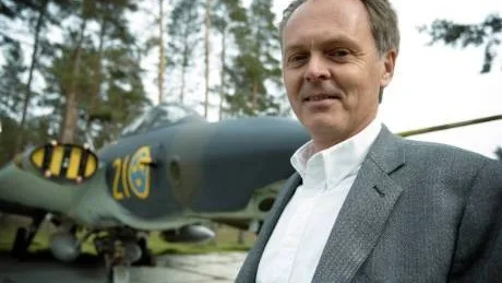 BEHÅLL F 21.  "F 21 måste finnas kvar på grund av Barentsregionens ökade strategiska betydelse." Det anser Peter Rådberg som representerar miljöpartiet i riksdagens försvarsutskott.