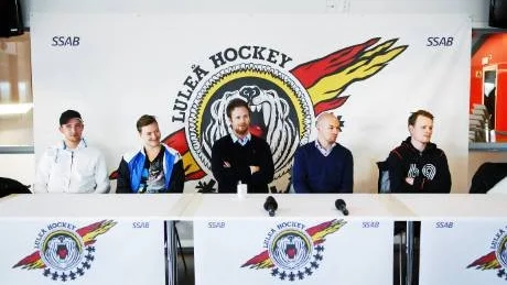 Kurirens fotograf Josefin Wiklund har dock på bilden ovan lyckats fånga ett par leenden. De fem heter David Rautio, Kim Karlsson, tränaren Jonas Rönnqvist, Daniel Henriksson och Sebastian Meijer.