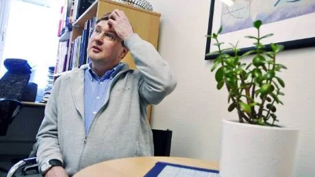 STOLT REKTOR. Rektorn Roger Stenberg slutar efter den här terminen. "Jag kommer med stolthet att säga att jag varit rektor på Hertsöskolan. Det växer många blommor i rabatten", säger han och syftar på mångfalden.