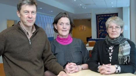 Lars Holmgren, Karin Dahlén och Ingela Bergman har bara goda erfarenheter av samarbetet mellan biltestanläggningen och Silvermuséet.