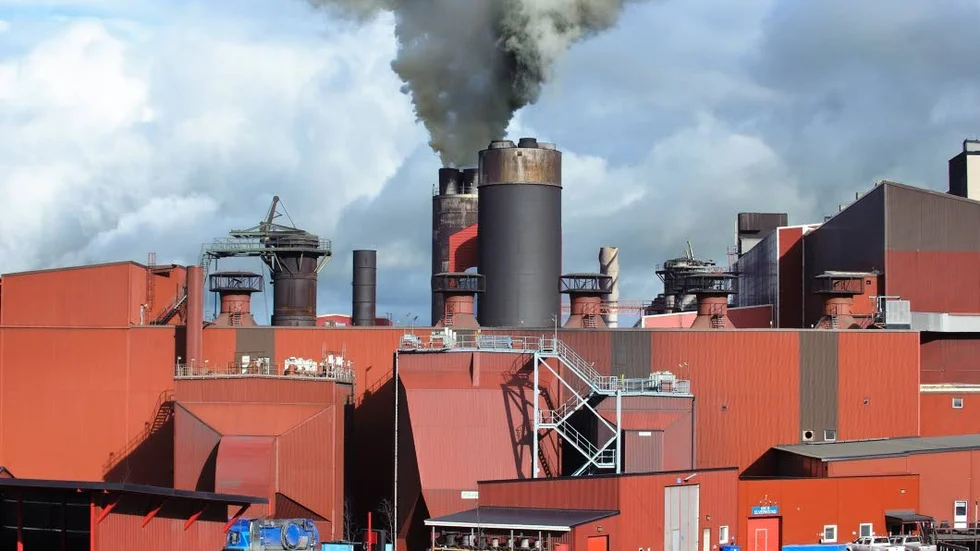 Explosion. Det var i samband med underhållsarbete i den roterande ugnen inne i LKAB:s pelletsverk KK3 som en koppling till drivningen gav vika och exploderade. Metalldelar slungades i hög hastighet runt inne i lokalen.