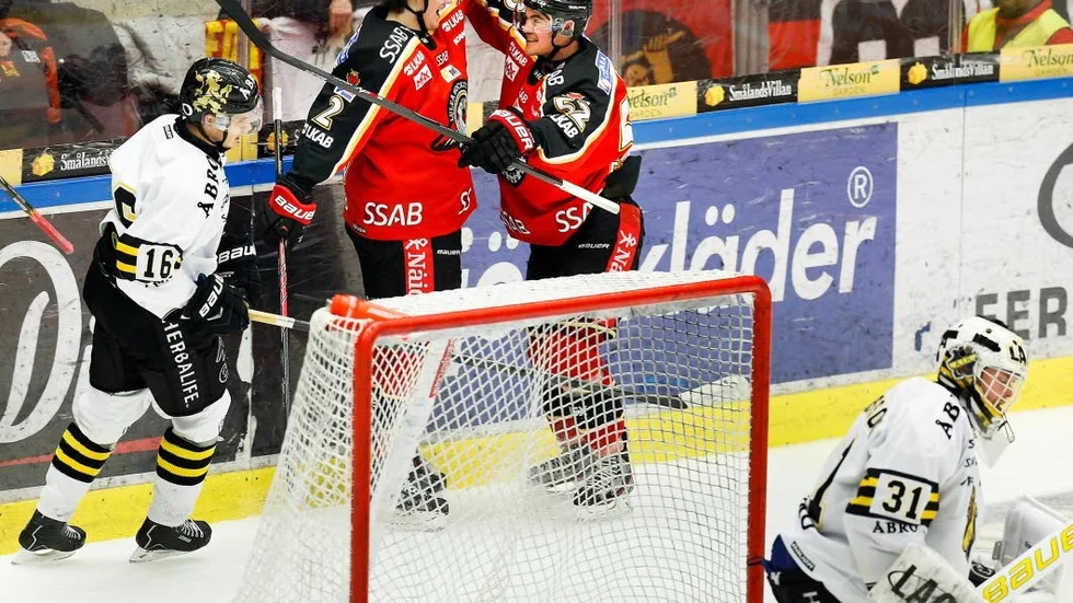 Dean Kukan (till vänster) gjorde ett av lagets tre mål i lördagens segermatch mot Daniel Larssons AIK.