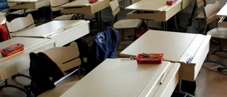 Skolmöbler – var god dröj