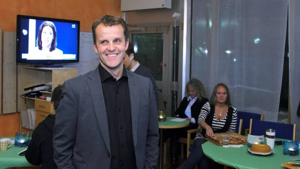 Gladare. Innan några egentliga siffror hade presenterats så var det emellertid något gladare stämning på Centerpartiets valvaka. Toppnamnet Gunnar Selberg hoppas på en rejäl ökning.