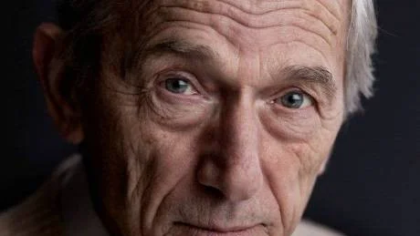 l Theodor Kallifatides är aktuell med boken Brev till min dotter. Foto: Sanna Sjöswärd