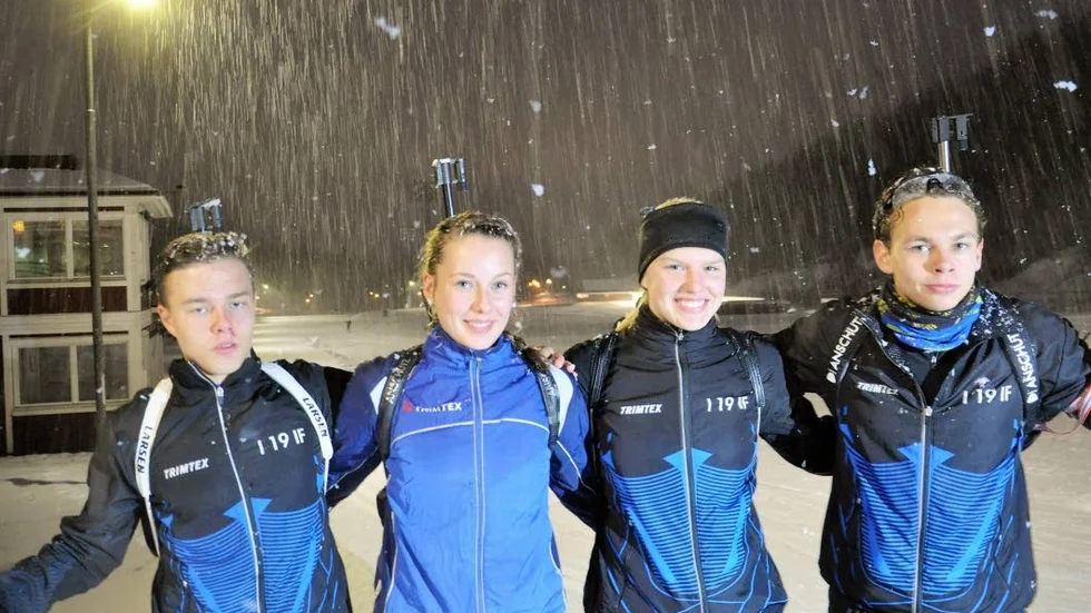 Bodenhopp. Skidskyttetalangerna Johan Stridsman, Elin Lundgren, Amanda Lundström och Samuel Stridsman, samtliga I 19, gläds åt att få starta säsongen hemma i Pagla skidskyttestadion redan om tolv dagar. Foto: Håkan Svensson
