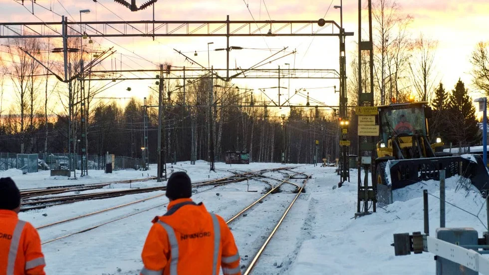 Mot Luleå. Rälsen från Boden är enkelspårig hela vägen mot Luleå. Ett dubbelspår eller fler mötesplatser är en av flera åtgärder som ses över i pendeltågsprojektet.