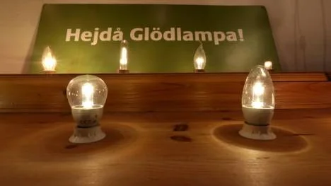 1 september förbjöds även 40, 25 och 15 watts glödlamporna. Numer finns ingen tillverkning av traditionella glödlampor.