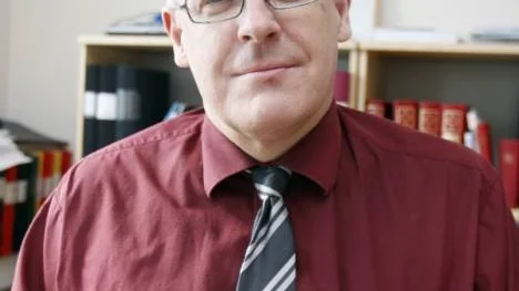 "Det är viktigt att vi vuxna kliver in på arenan och försöker skapa trygghet", säger Anders Lindh apropå hot och kränkningar över internet.