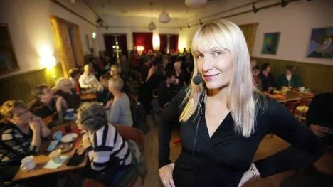 Åsa Sandell berättade, läste högt ur sin bok och visade bilder från sin karriär som boxare, när hon gästade Ordmån.