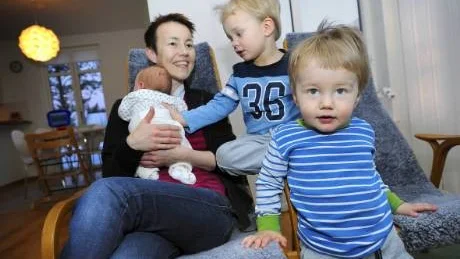 TRE GULDKLIMPAR. Ingrid Persson tillsammans ned sina tre smågrabbar. Max född 2005, Kalle född 2007 och Olle född 2009.