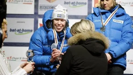 Lina Andersson tillsammans med Anna Olsson på prispallen i Librec. Idag kan det bli medalj igen för Lina. Då i damstafetten där hon kör första sträckan.