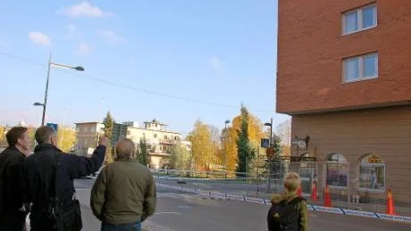 INTRESSE. Avspärrningen och sprickorna fångade många bodensares intresse på eftermiddagen och blev en säker snackis.
