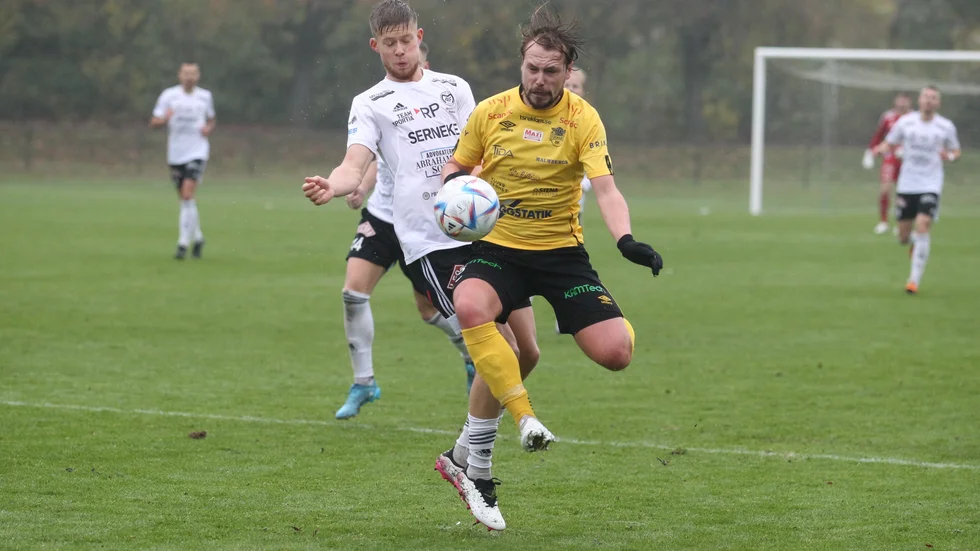 Motala AIF, här målskytten Patric Åslund mot Forward på lördagen, är klart för division 1-spel 2023. Detta sedan Haninge tappat poäng mot Team TG på söndagen.