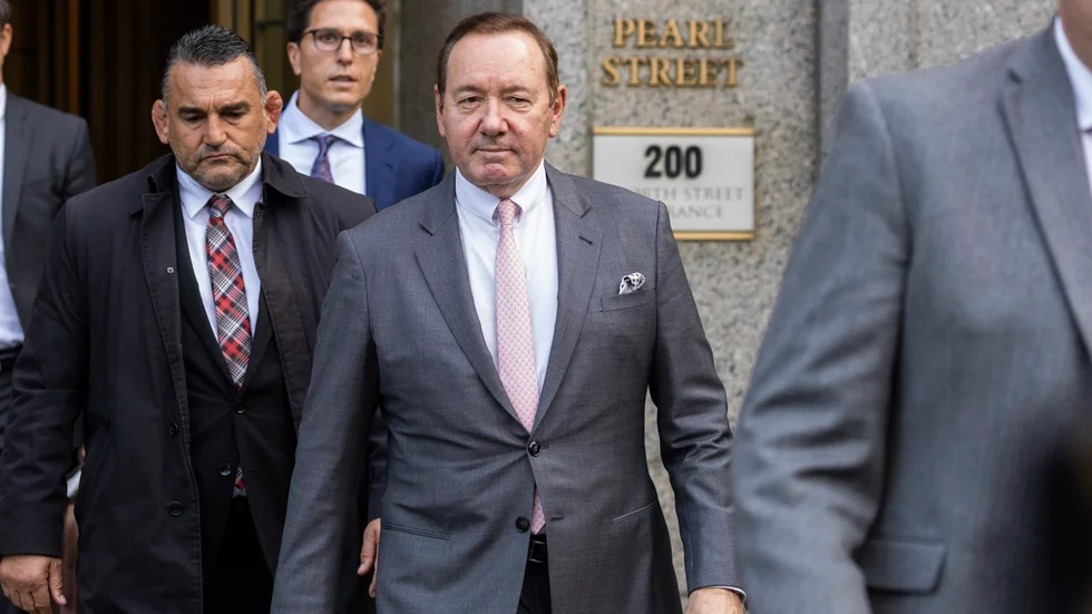 Kevin Spacey på väg ut ur domstolen. Arkivbild.