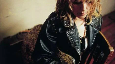 Lucinda Williams skriver om kärlek som få andra. Här förekommer inga svensktopps-schabloner, inget av den banalitet som präglar så mycket av dagens listmusik.