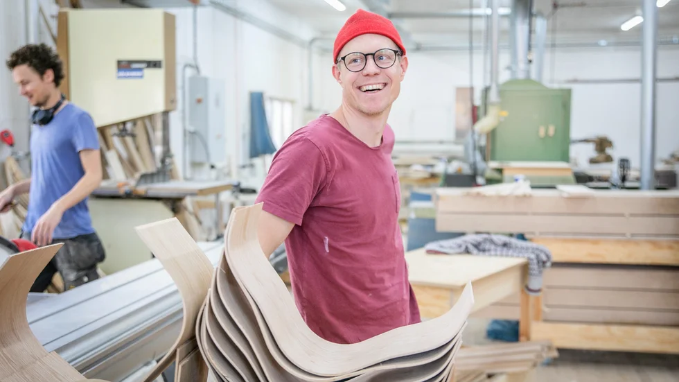 Möbelproducenten Lukas Dahlén är utvald att ställa ut på 25-årsjubileet Universo Satellite i Italien. ”Ett par av de större svenska formgivarna, men också världseliten inom design, kommer vara utställda. Just därför är det jättekul att vi får synas i det sammanhanget också”, säger han.