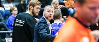 Coachen drar till Las Vegas för att bygga laget