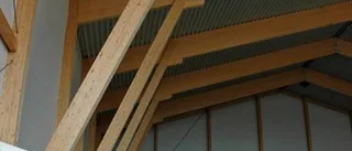 Hangarbygge försenas minst två månader