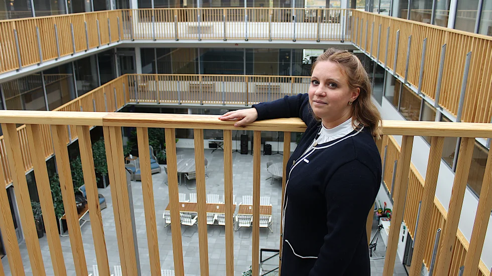 Emma Rosén gillar Nämndemansgatan, med sin stora atriumgård, och säger att boendet har en stor potential.