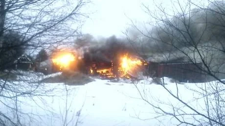 VÅLDSAM. Två räddningstjänster bekämpade elden som fick ett våldsamt förlopp.