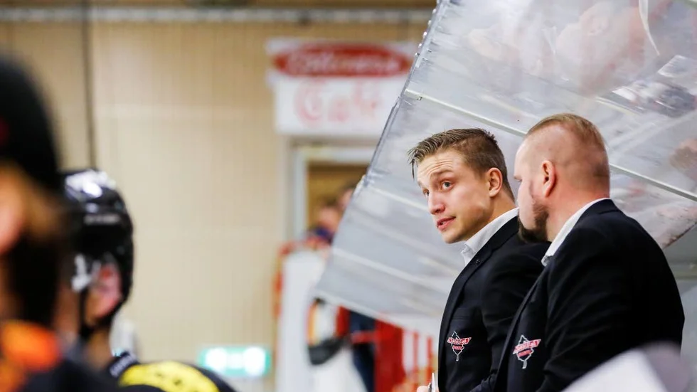 Tränaren. Robin Lindqvist hade all anledning att hitta ny taktik med Urban Lahti.