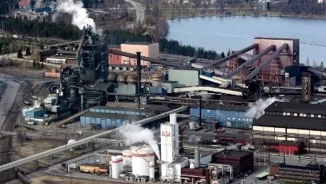 SSAB redovisar en förlust före skatt på 273 miljoner kronor för andra kvartalet i år.