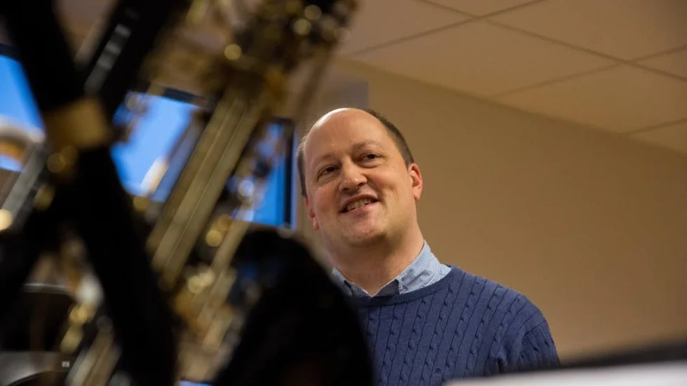 Söndagens Storbandsfrossa bjuder på ett finalnummer under ledning av Joakim Mildner, konstnärlig ledare för Norrbotten Big Band, då alla storbanden intar scenen samtidigt.