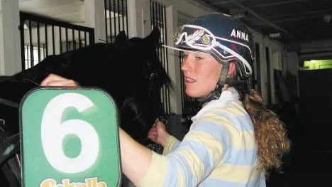 Anna Forssell, nybliven Solvallatränare, har fått en kanonstart på det nya året. Imorgon ställer hon upp med storfavoriten Västerbo Realkiss i V75 på Bergsåker. (Arkivbild)