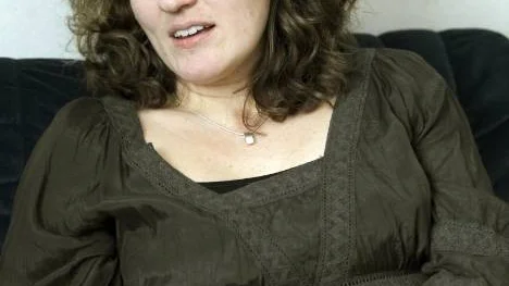 "Vi har lika mycket eller mer att göra. I dag måste vi samla in mycket mer information om medicinska frågor runt barnen", säger Mona Berglund, informatör på Barnens vänner i Öjebyn.