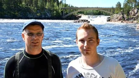 KRÄVER ANSVAR. Gemensamt ansvar för fisket kommer att bidra till en ökad laxstam, enligt Erling Holmström och Ronny Landin i Jockfall.  Foto: Britt-Louise Spets