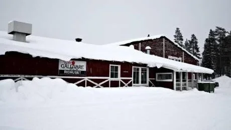KOMMUNEN TAR ÖVER. SOT-nämnden i Gällivare förslår nu formellt ett kommunalt övertagande av det föreningsdrivna ridhuset i Gällivare. 8,5 miljoner är det beräknade investeringsbehovet och en fortsatt principiell driftssamverkan mellan kommunen och ridklubben är aktuell.